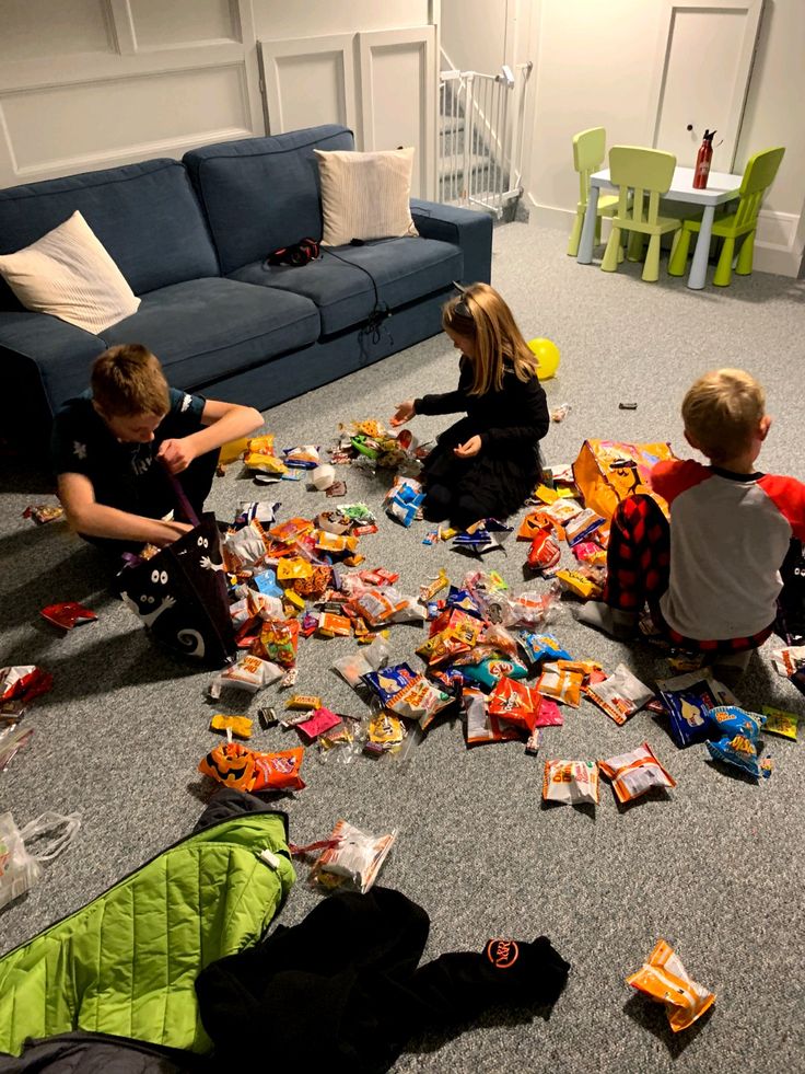 kids sorting candy
