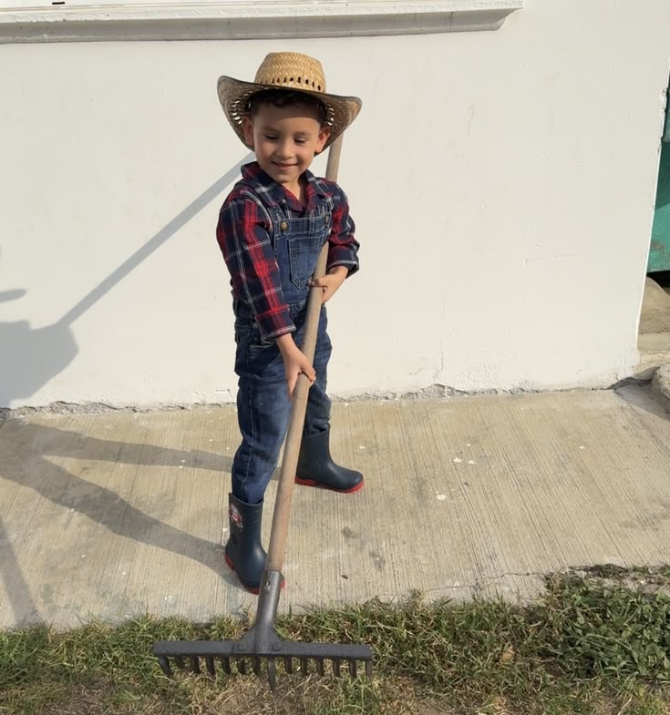kid in farmer costume