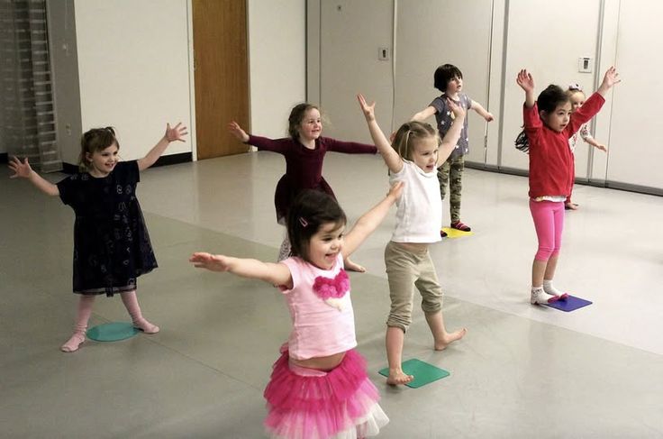kids dancing freeze dance