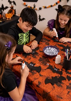 kids making paper plate owl