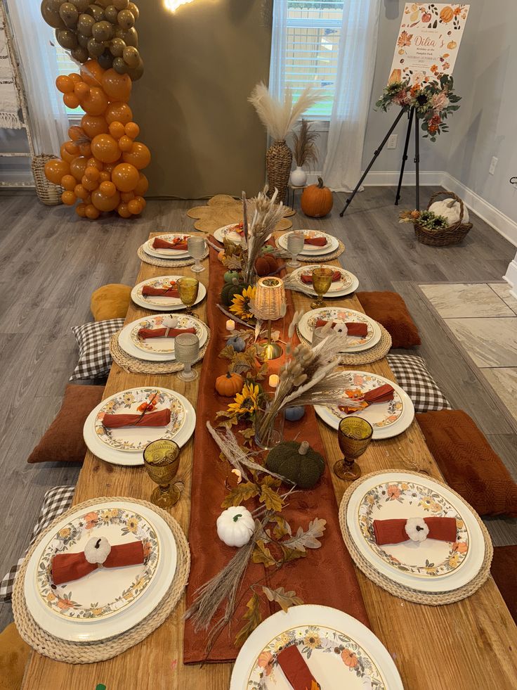 thanksgiving dinner table