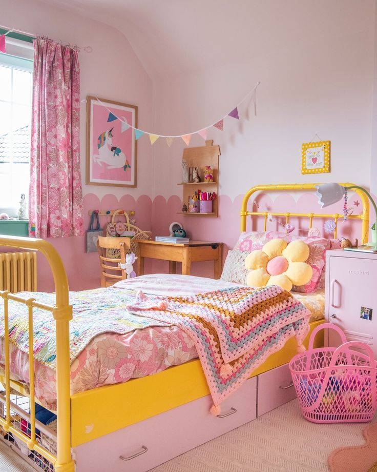 kids pink bedroom